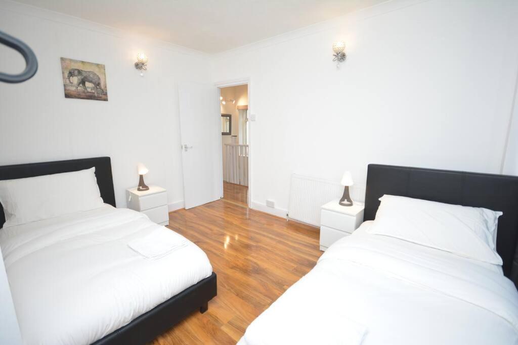 4 Bedroom House In East Лондон Экстерьер фото