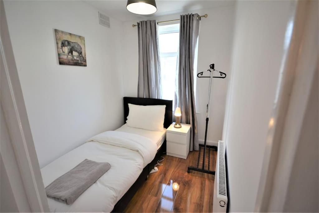 4 Bedroom House In East Лондон Экстерьер фото